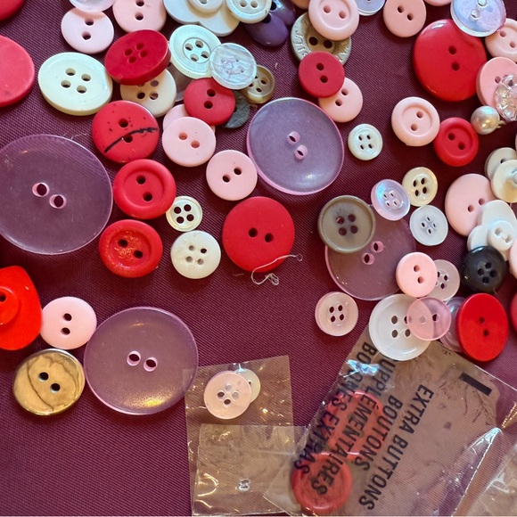 Assorted Buttons - Picture 4 of 6
